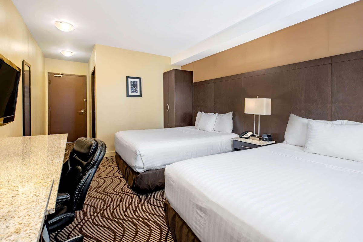 La Quinta Inn & Suites by Wyndham Oshawa photo 2