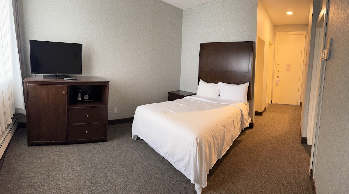 Prince Arthur Waterfront Hotel & Suites photo 2