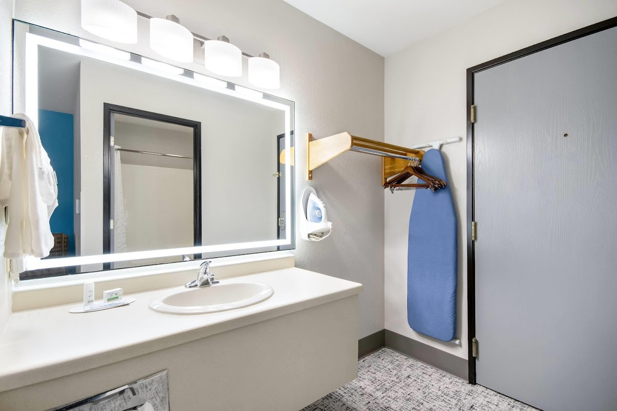 Baymont by Wyndham Marinette photo 3
