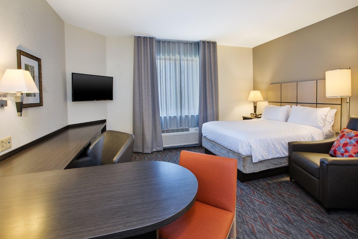 Candlewood Suites Building 4690 photo 2