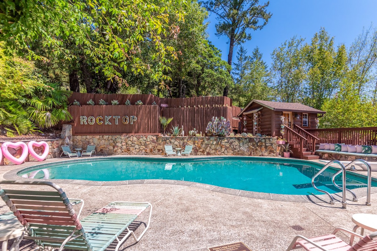 Rocktop Lodge photo 2