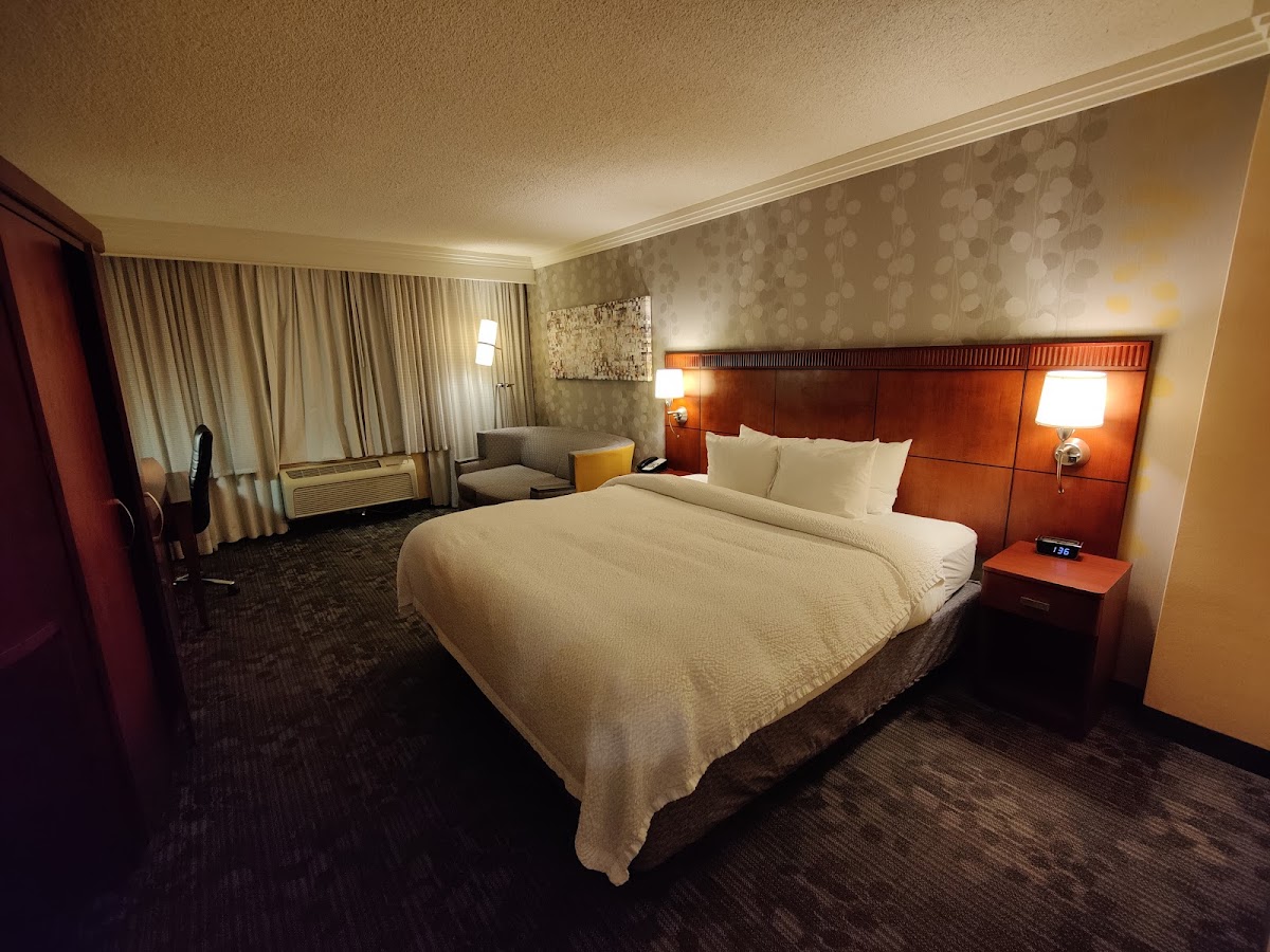 Courtyard by Marriott Denver Cherry Creek photo 2