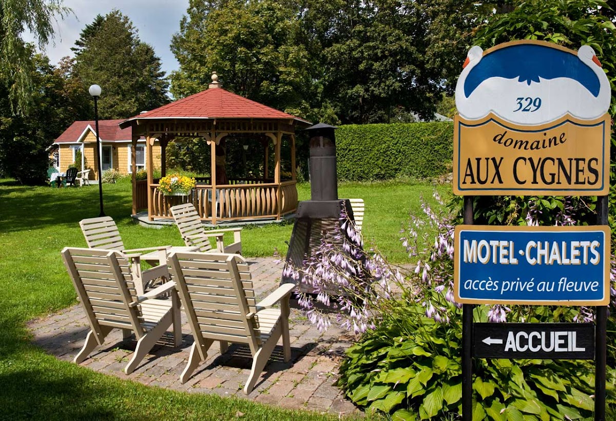 Chalets Motels domaine aux cygnes photo 2
