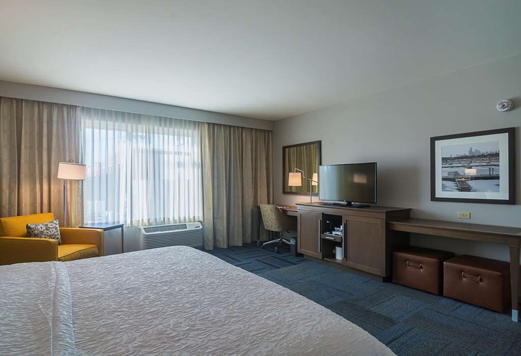 Hampton Inn Chicago North-Loyola Station photo 2