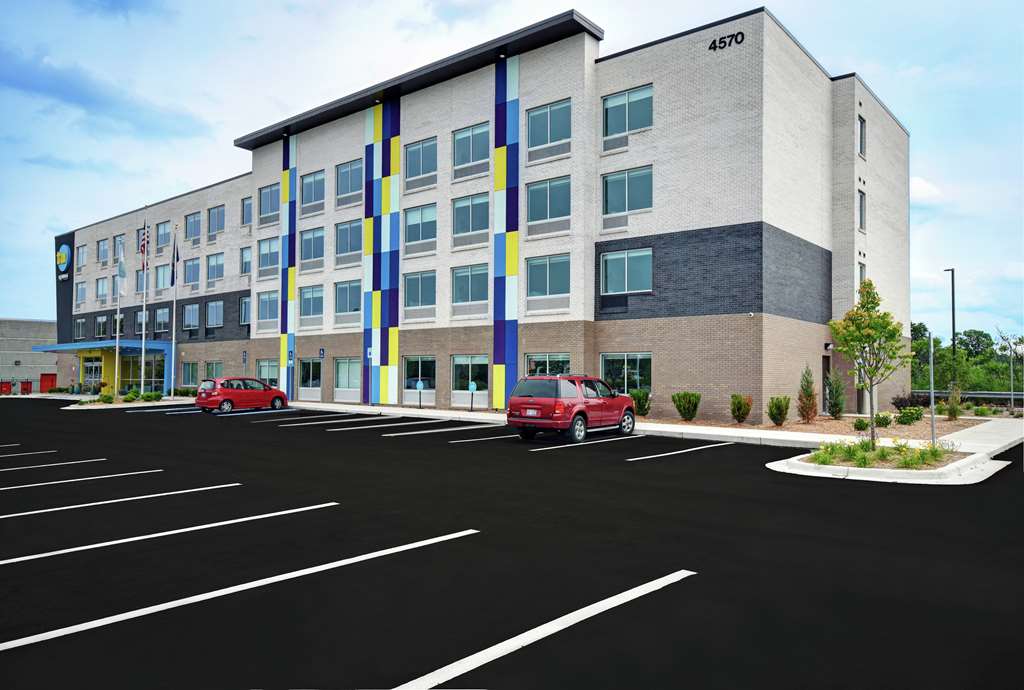 Tru by Hilton Grand Rapids Airport