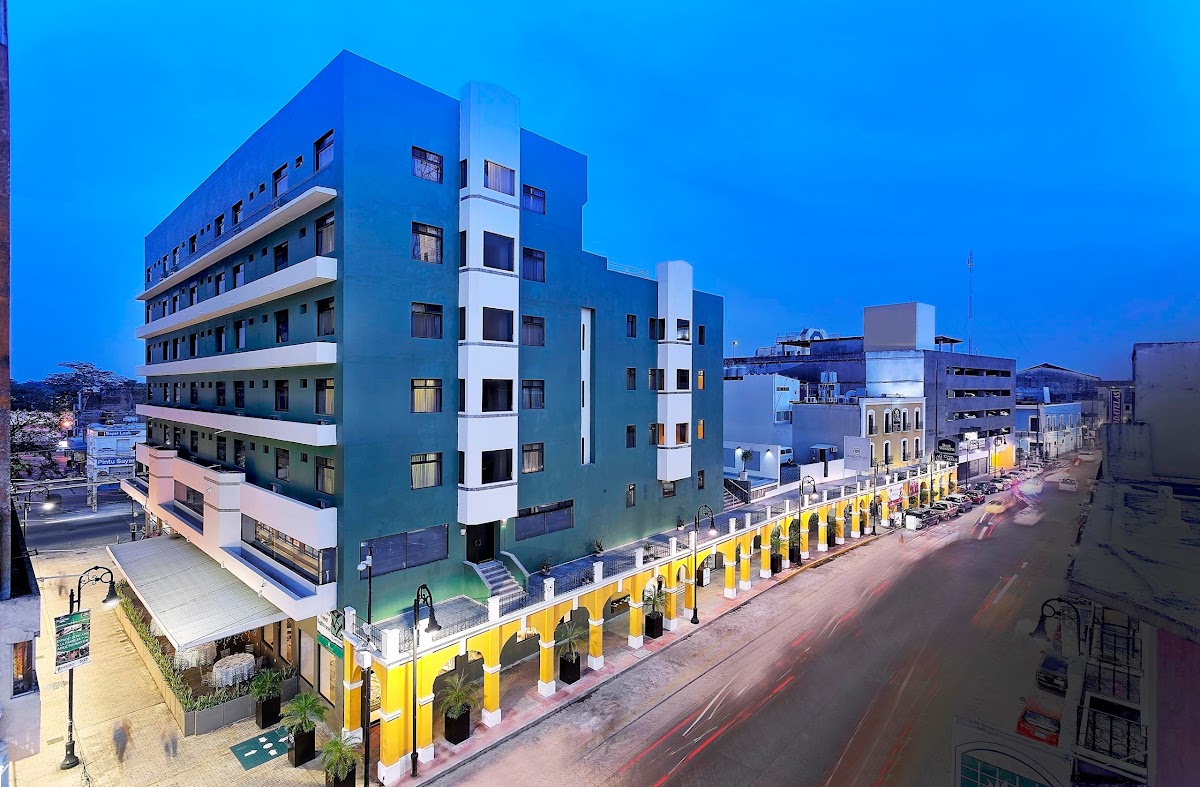 Olmeca Plaza