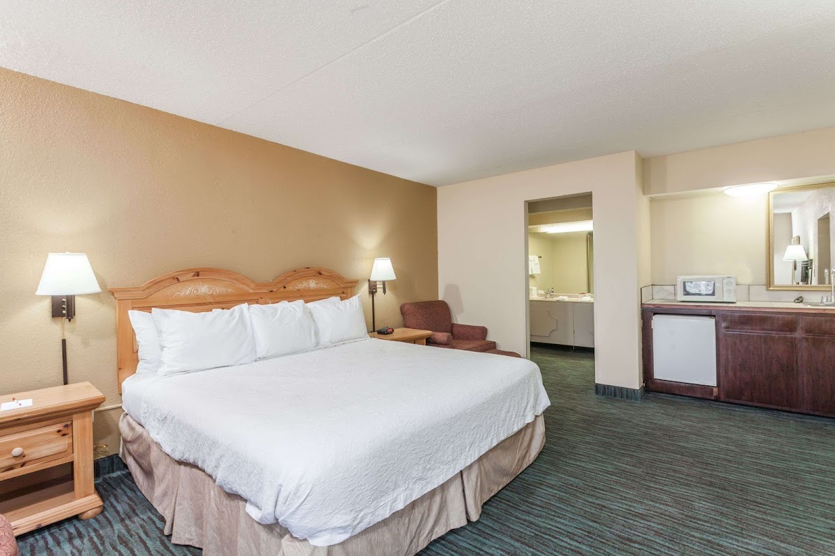 Ramada by Wyndham Lebanon photo 2