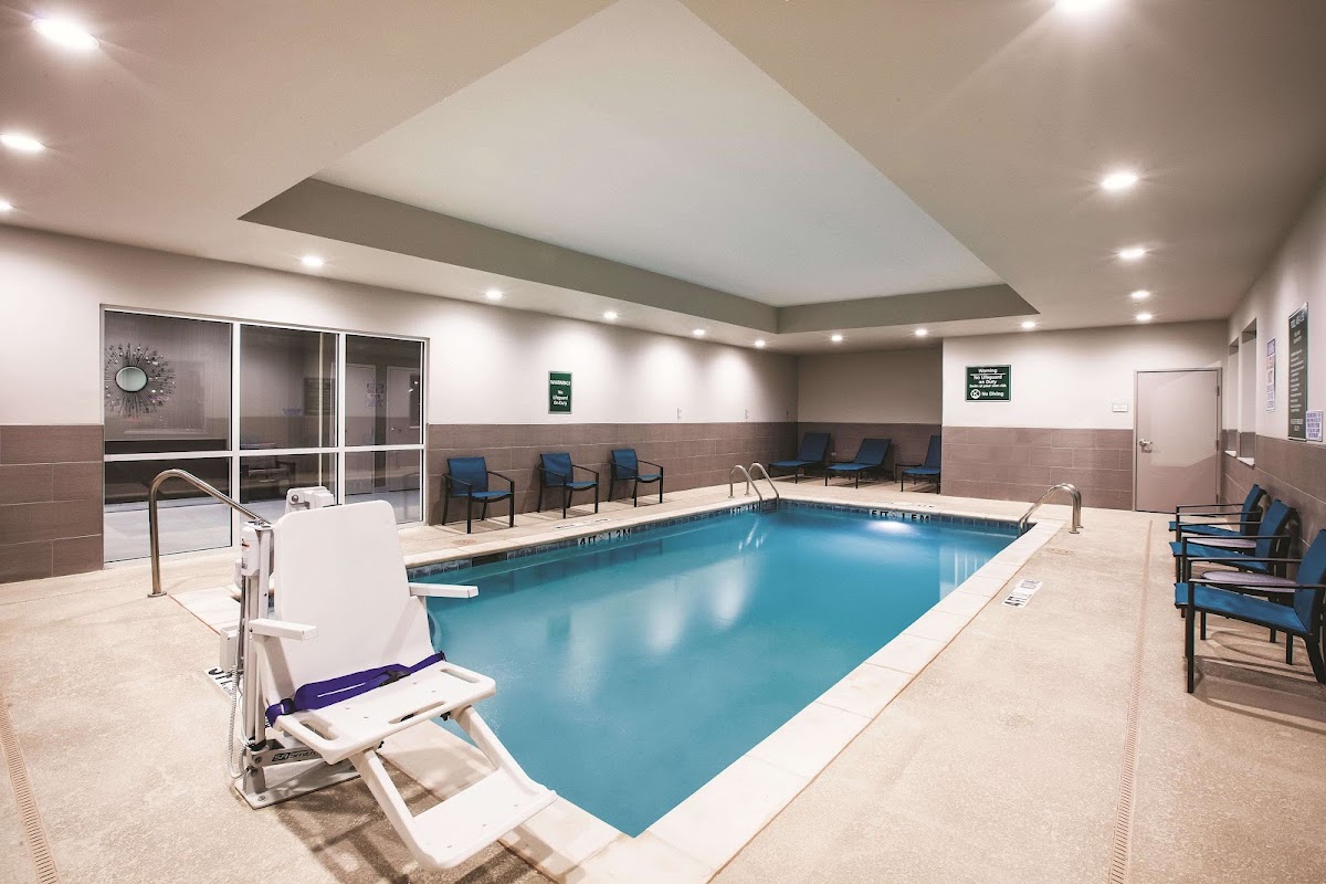 La Quinta Inn & Suites by Wyndham Dallas Northeast-Arboretum photo 3