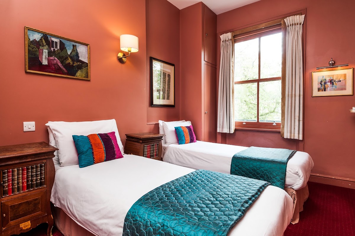 The Castleton Hotel photo 2