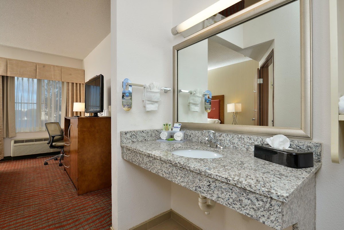 Holiday Inn Express Boston-Milford by IHG photo 3