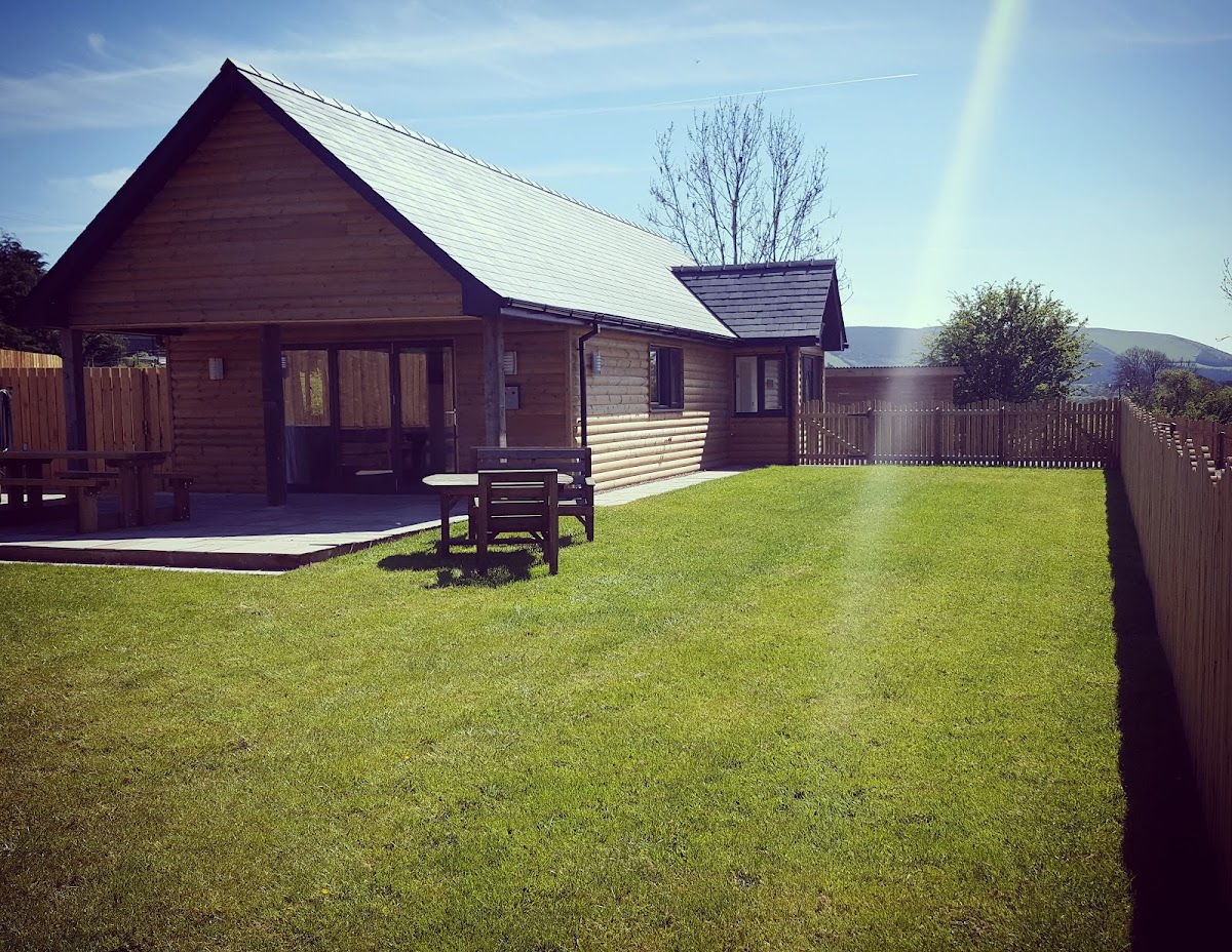 Cae Llwyn Lodges