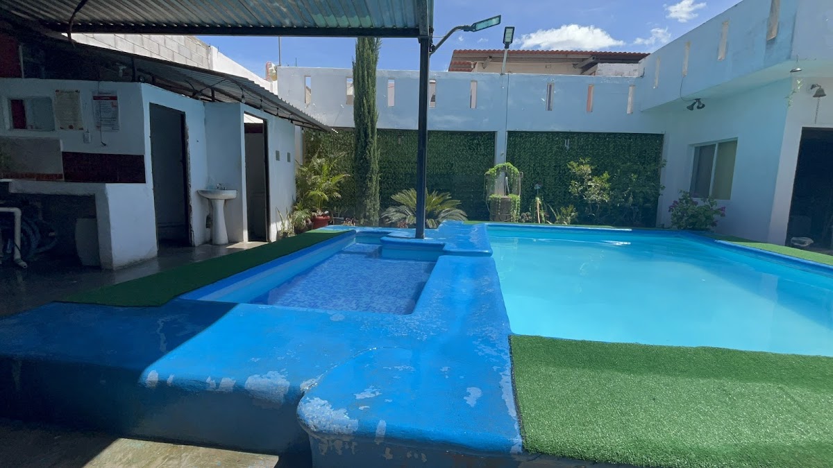 Quinta Leo photo 2