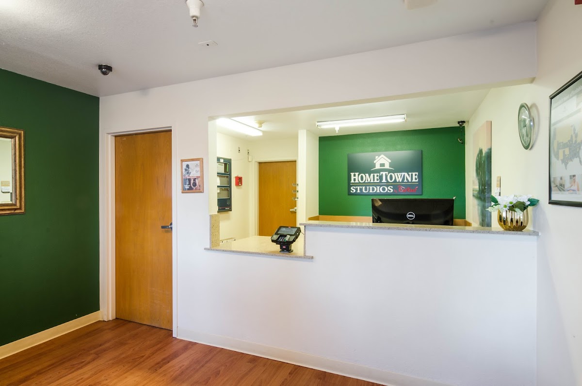 HomeTowne Studios Denver - Thornton photo 3