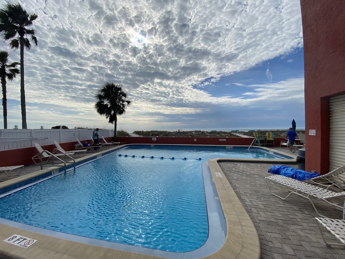 Island Inn Beach Resort photo 2