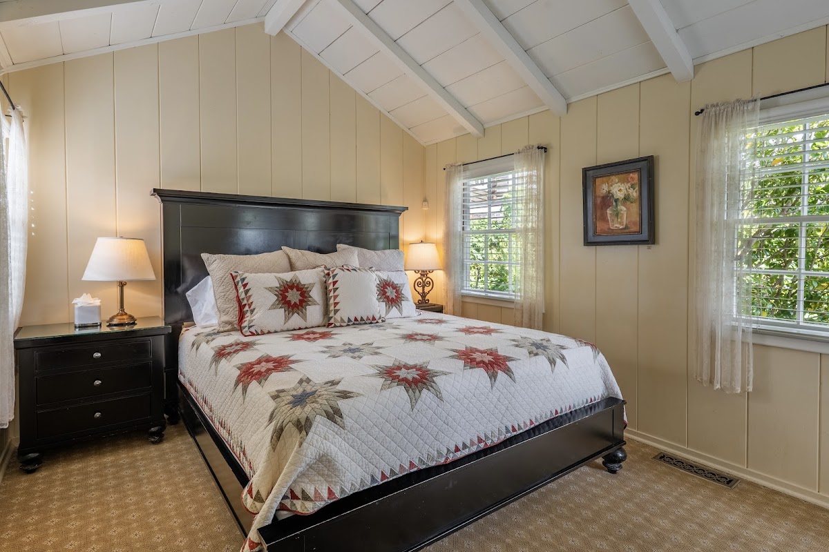 Carmel Cottage Inn photo 2