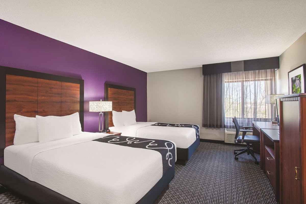 La Quinta Inn & Suites by Wyndham Univ Area Chapel Hill photo 2