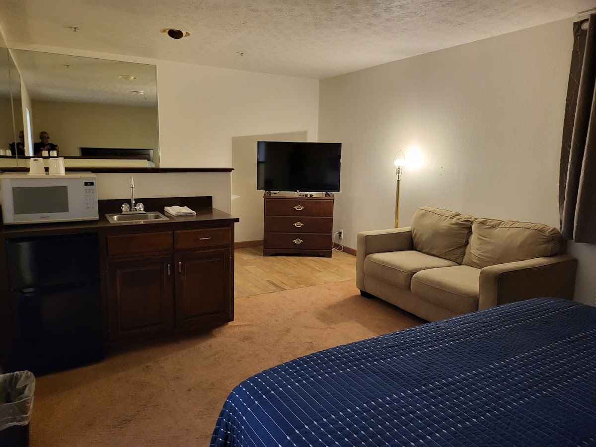 Derby Inn And Suites photo 2