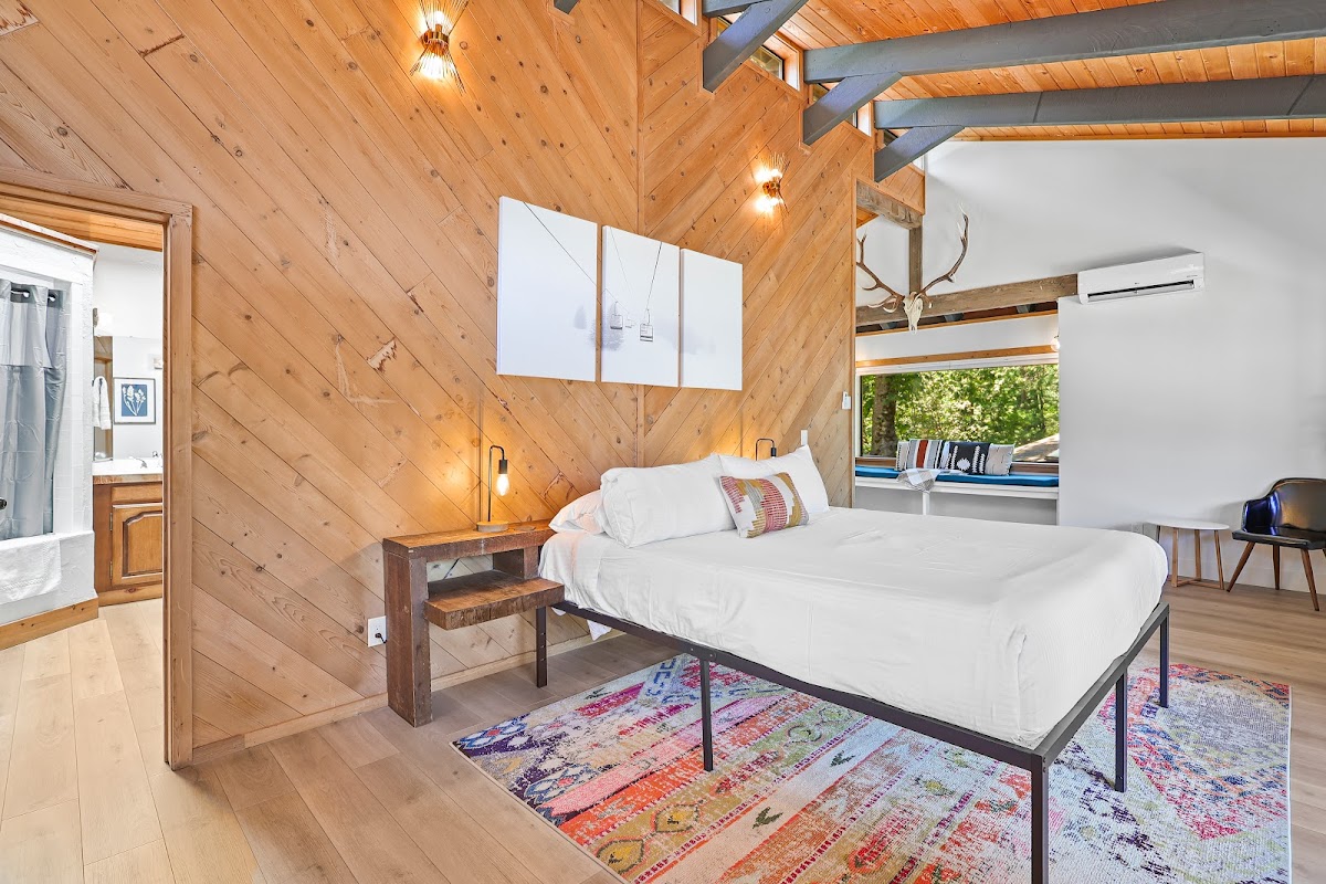 Basecamp Lodge photo 2