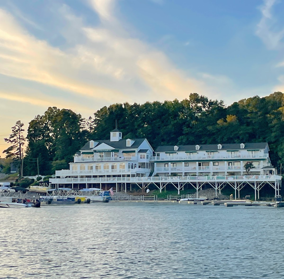 Mountain Harbor Inn Resort photo 3