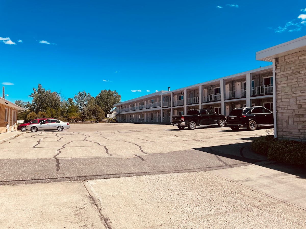 Cardston Inn
