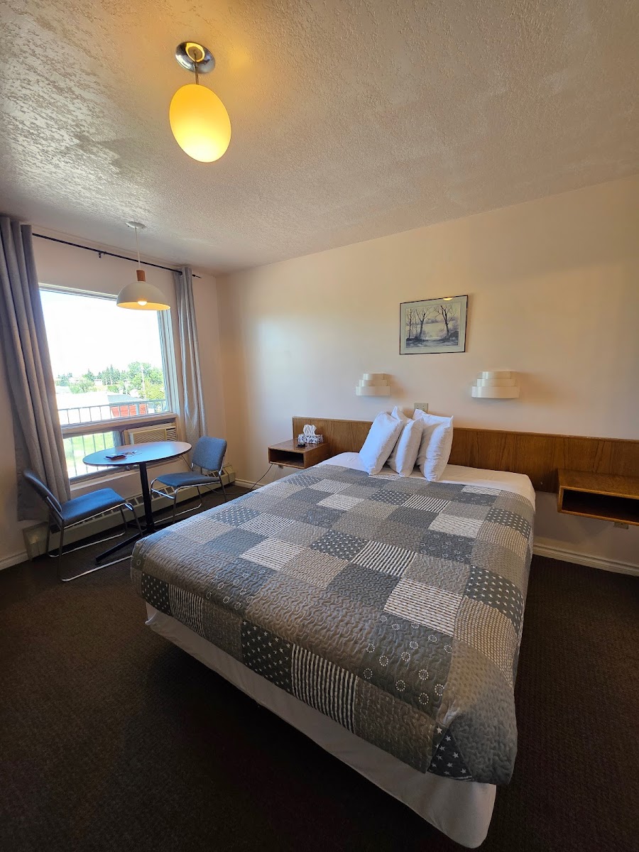 Cardston Inn photo 2