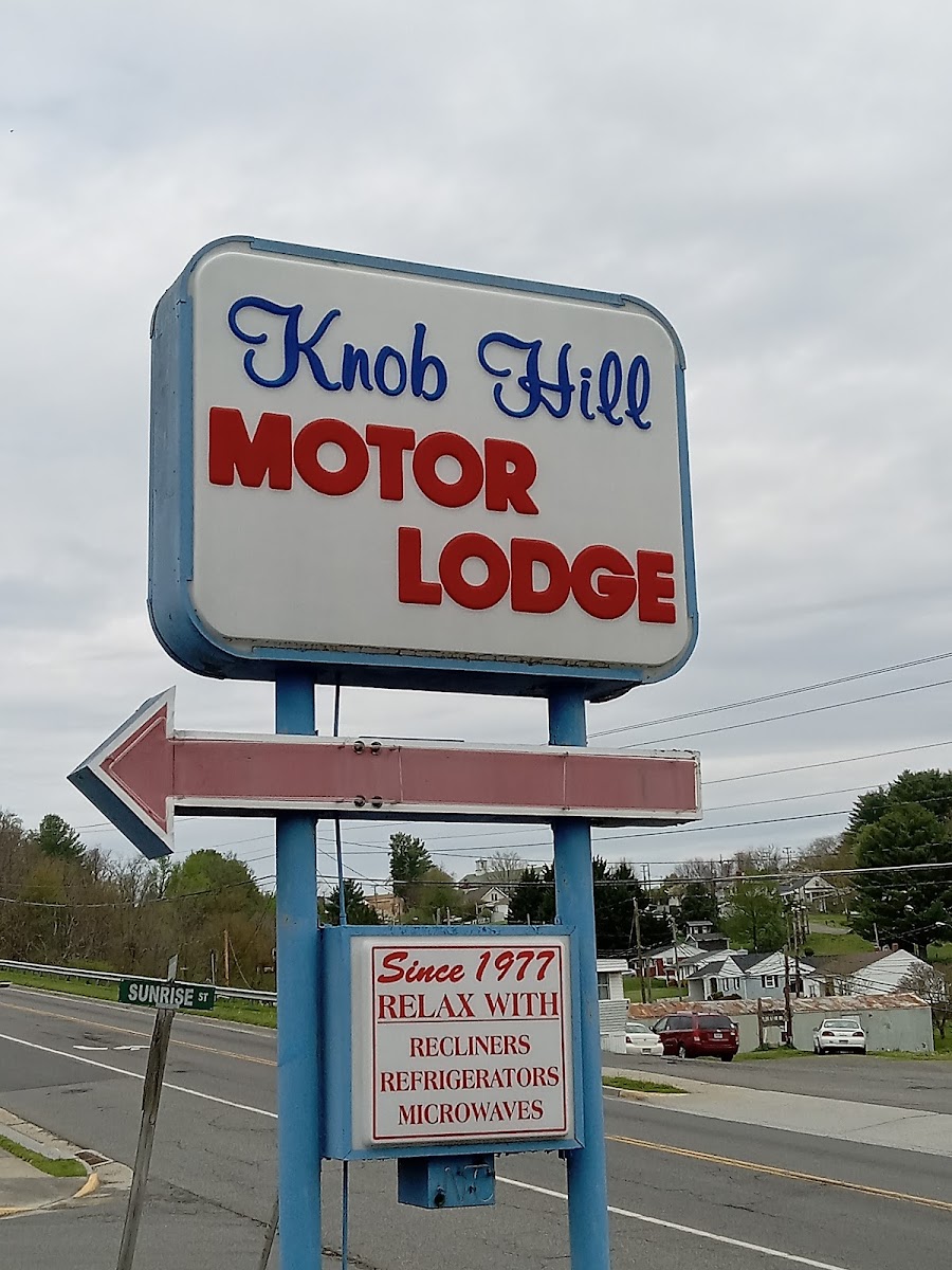 Knob Hill Motor Lodge photo 2