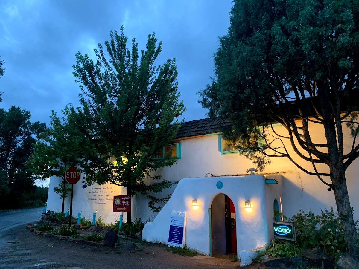 SnowMansion Taos Adventure Lodge & Hostel