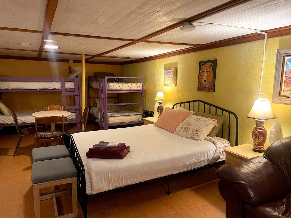 SnowMansion Taos Adventure Lodge & Hostel photo 2