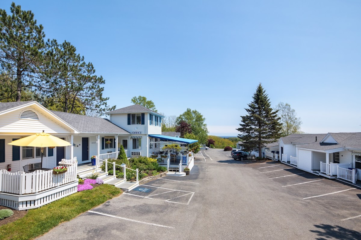 Glen Cove Inn and Suites