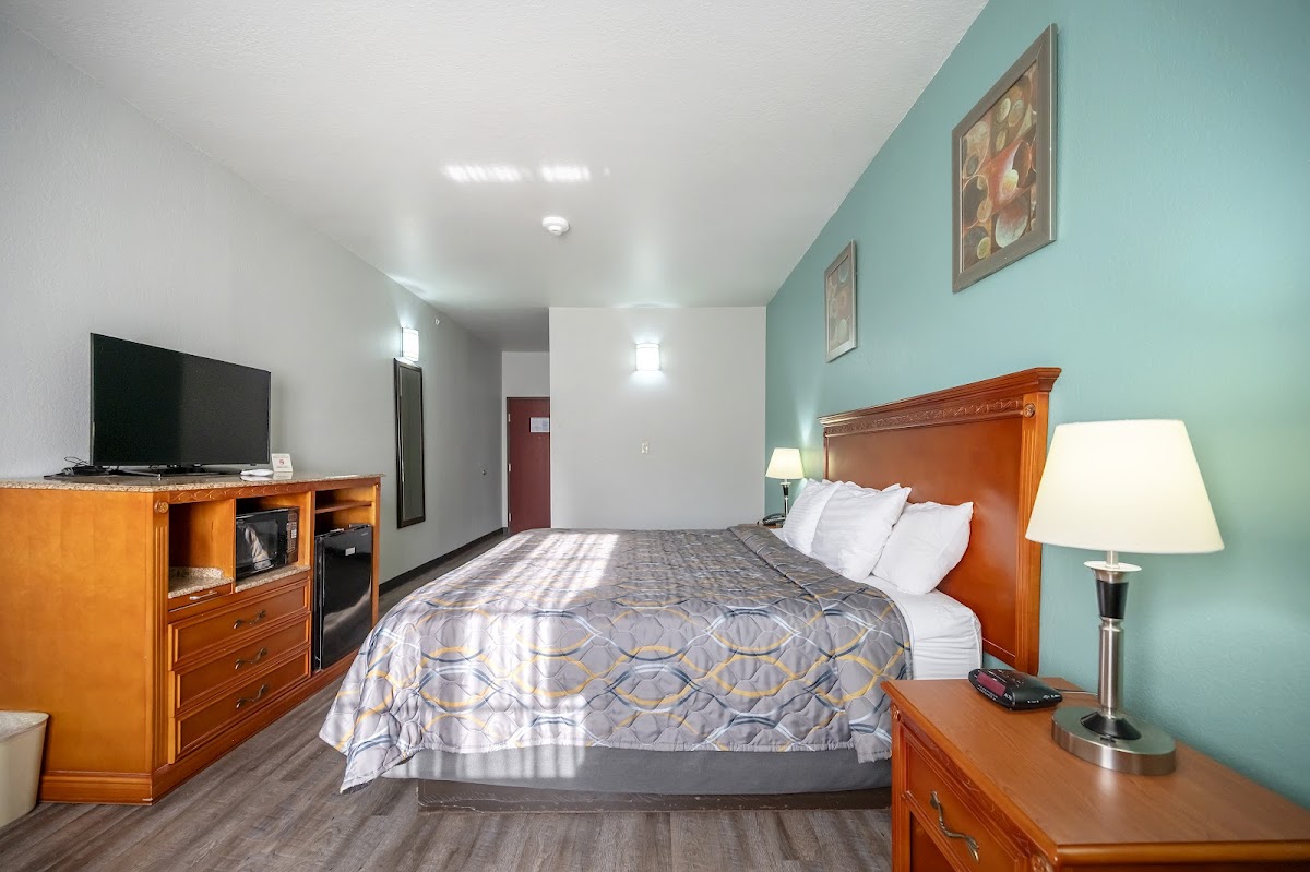 HiWay Inn Express Hotel & Suites photo 2