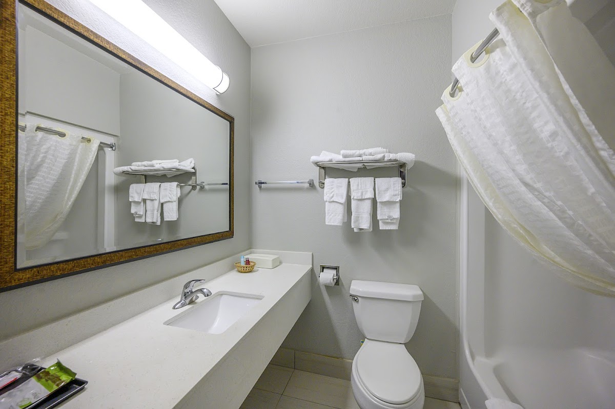 HiWay Inn Express Hotel & Suites photo 3