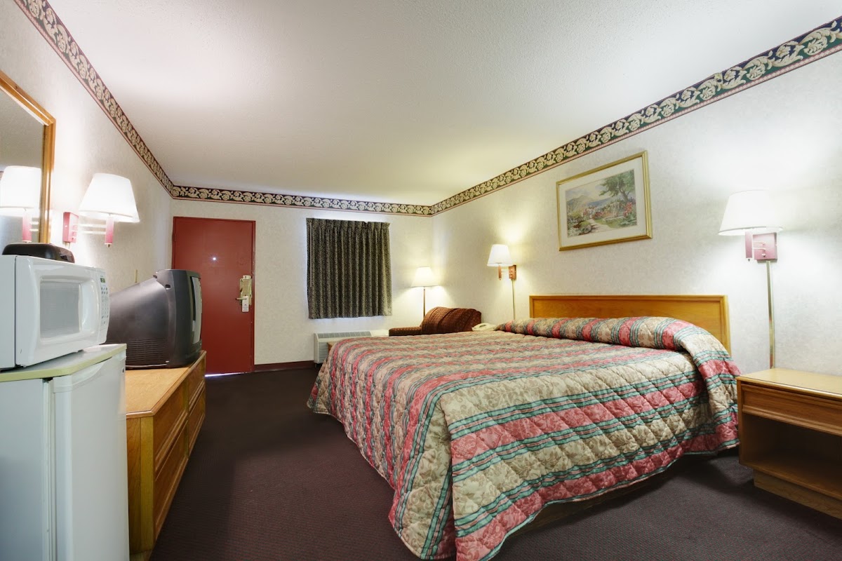 Americas Best Value Inn & Suites Macon at Eisenhower Pkwy photo 2
