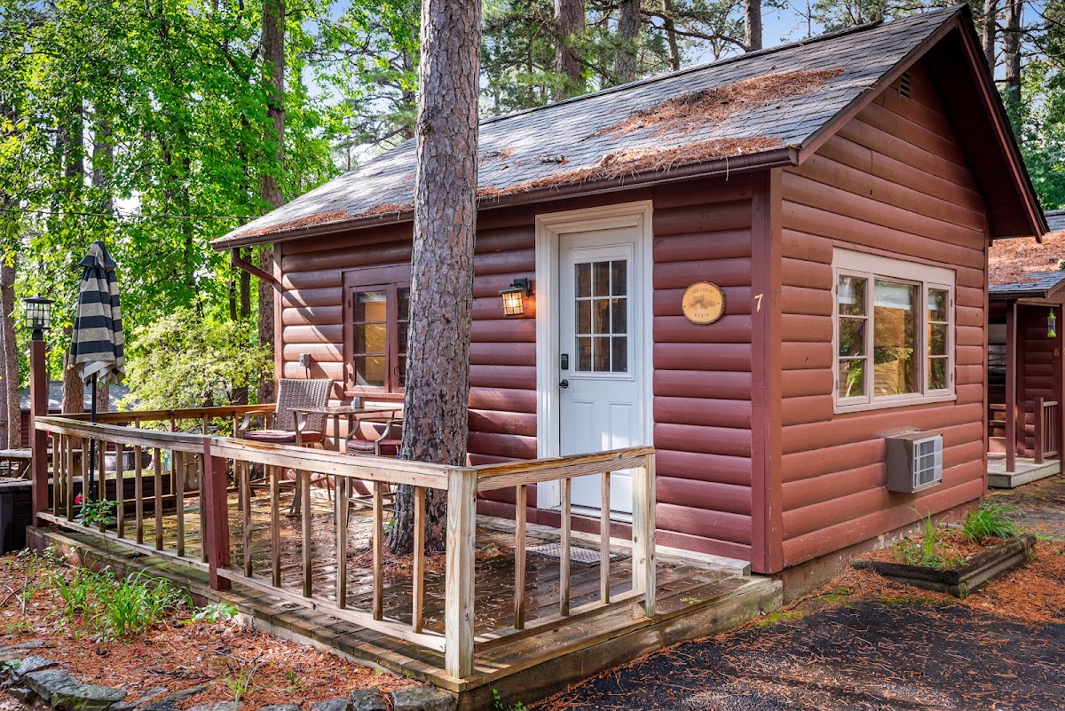 Tall Pines Inn