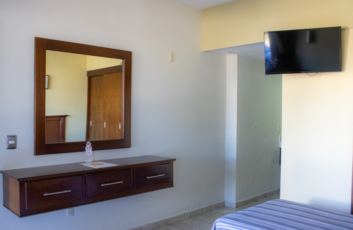 Hotel las Jacarandas photo 2