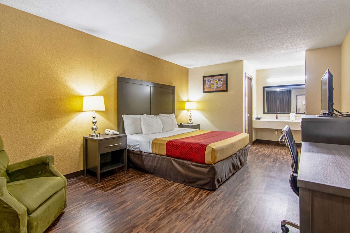 Econo Lodge Inn & Suites Matthews - Charlotte photo 2