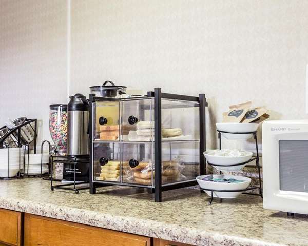 Econo Lodge Inn & Suites Matthews - Charlotte photo 3