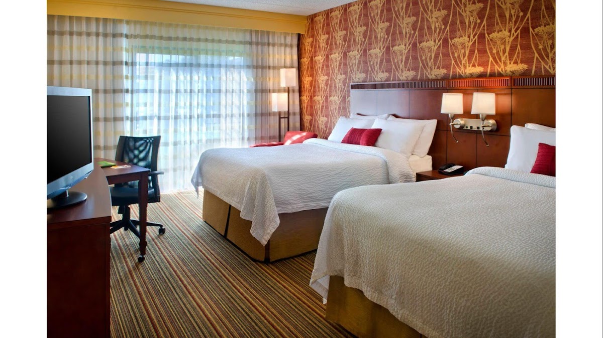 Courtyard by Marriott Mt. Laurel Cherry Hill photo 2