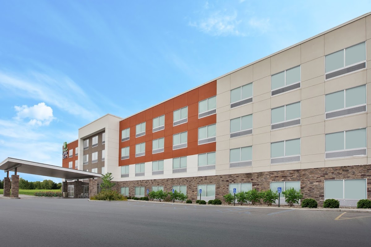 Holiday Inn Express & Suites Parkersburg East by IHG photo 3
