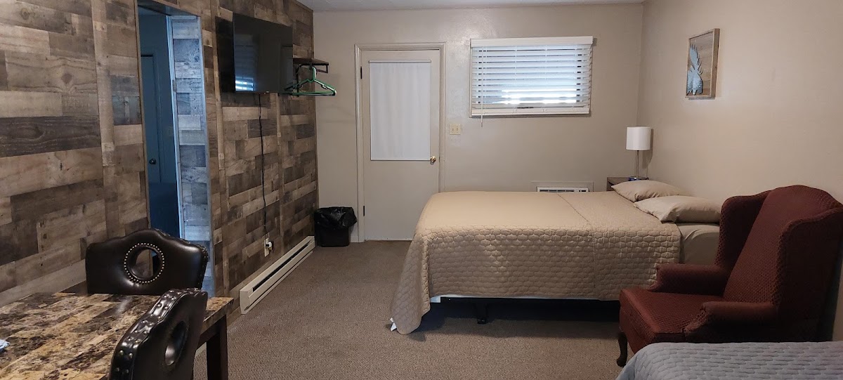 Devils Lake Sportsmans Lodge photo 2
