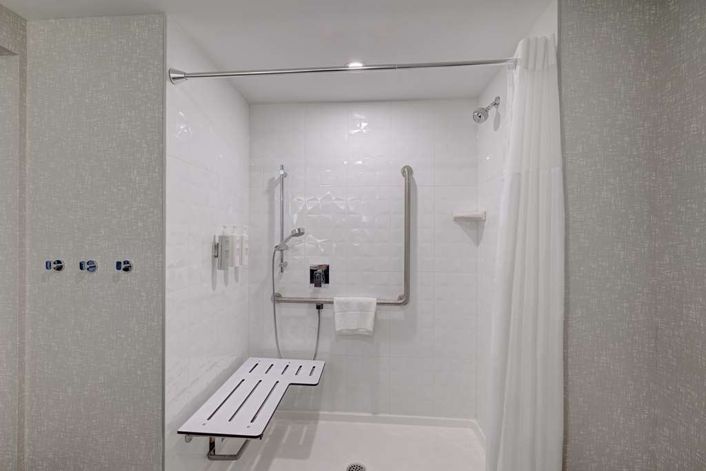 Hampton Inn & Suites by Hilton Burlington Toronto photo 3