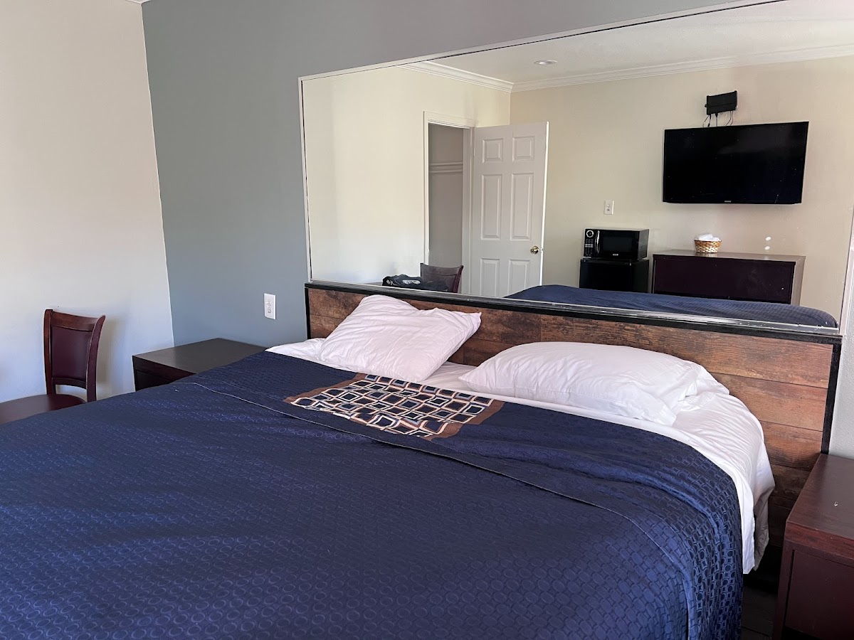 Hollywood Park Motel photo 2