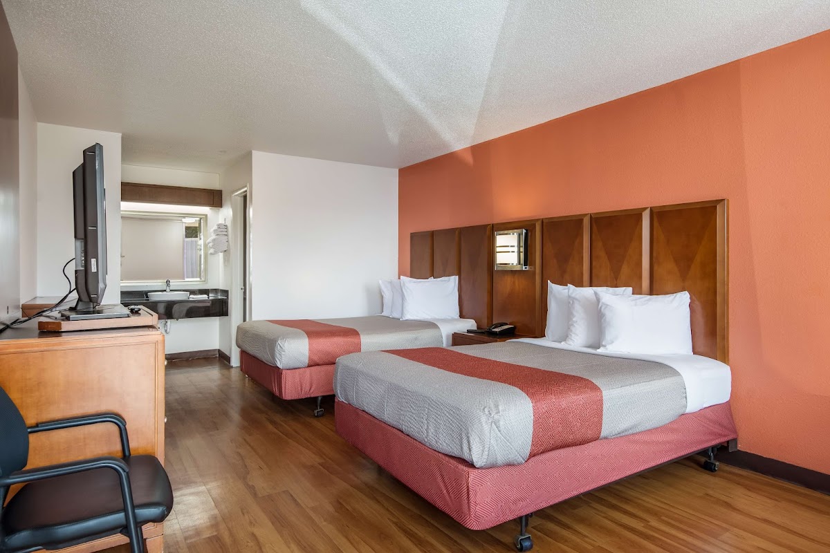 Motel 6 Roseville, MN - Minneapolis North photo 2