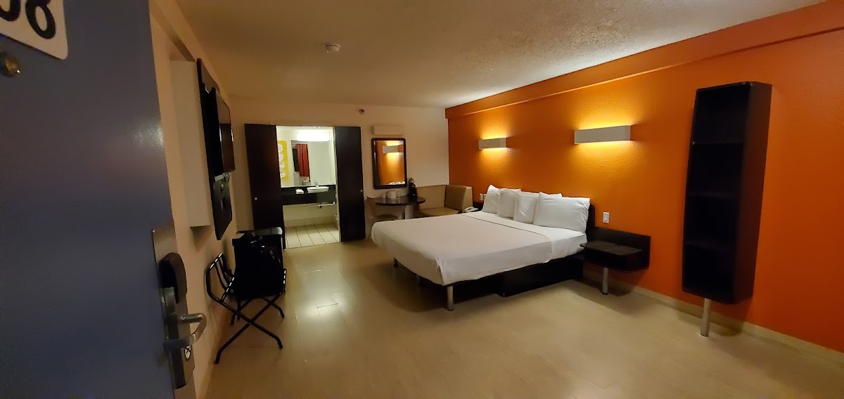Motel 6 Anaheim, CA - Maingate photo 2