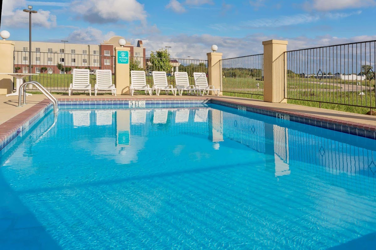 La Quinta Inn & Suites by Wyndham Canton MS photo 3