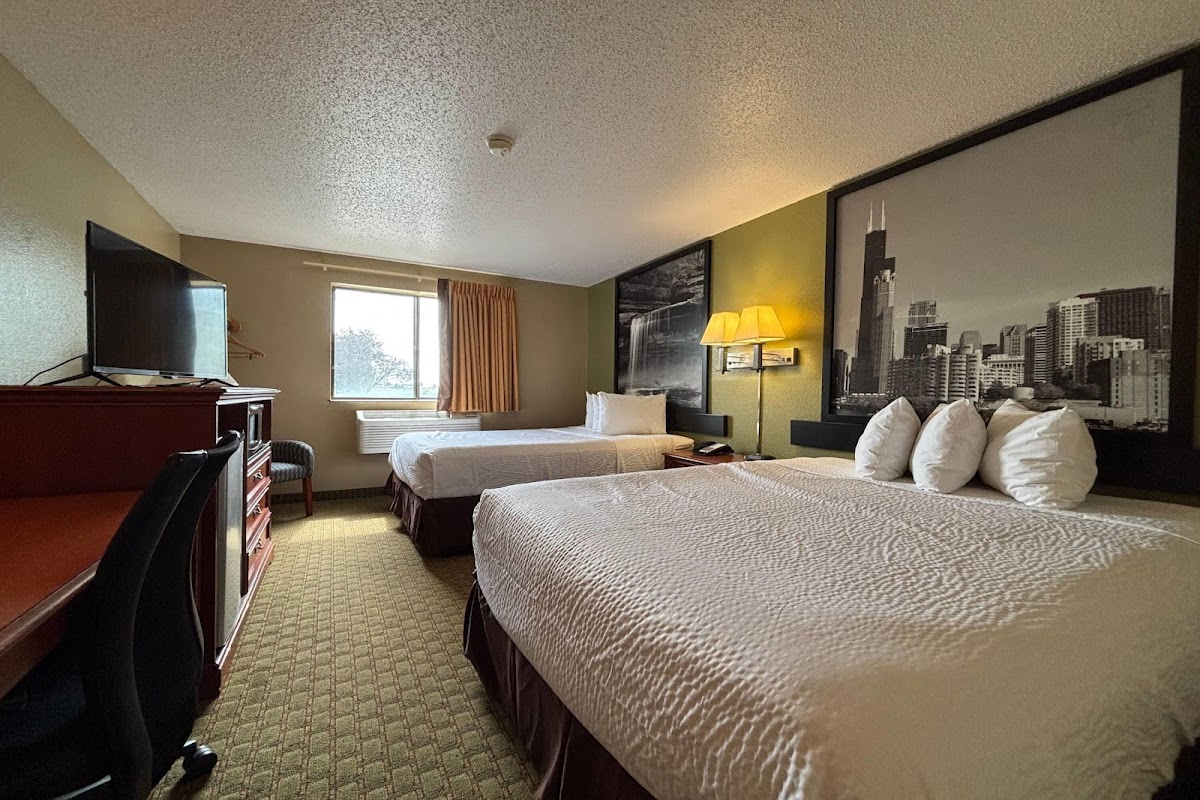 Super 8 by Wyndham Pontiac photo 2