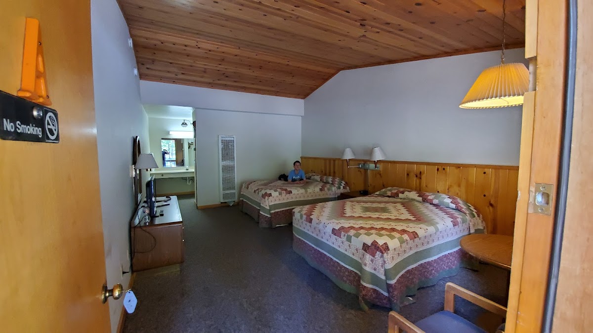 Pinecrest Lake Resort photo 2