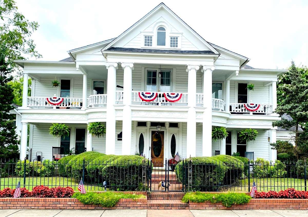 The Carriage House Inn