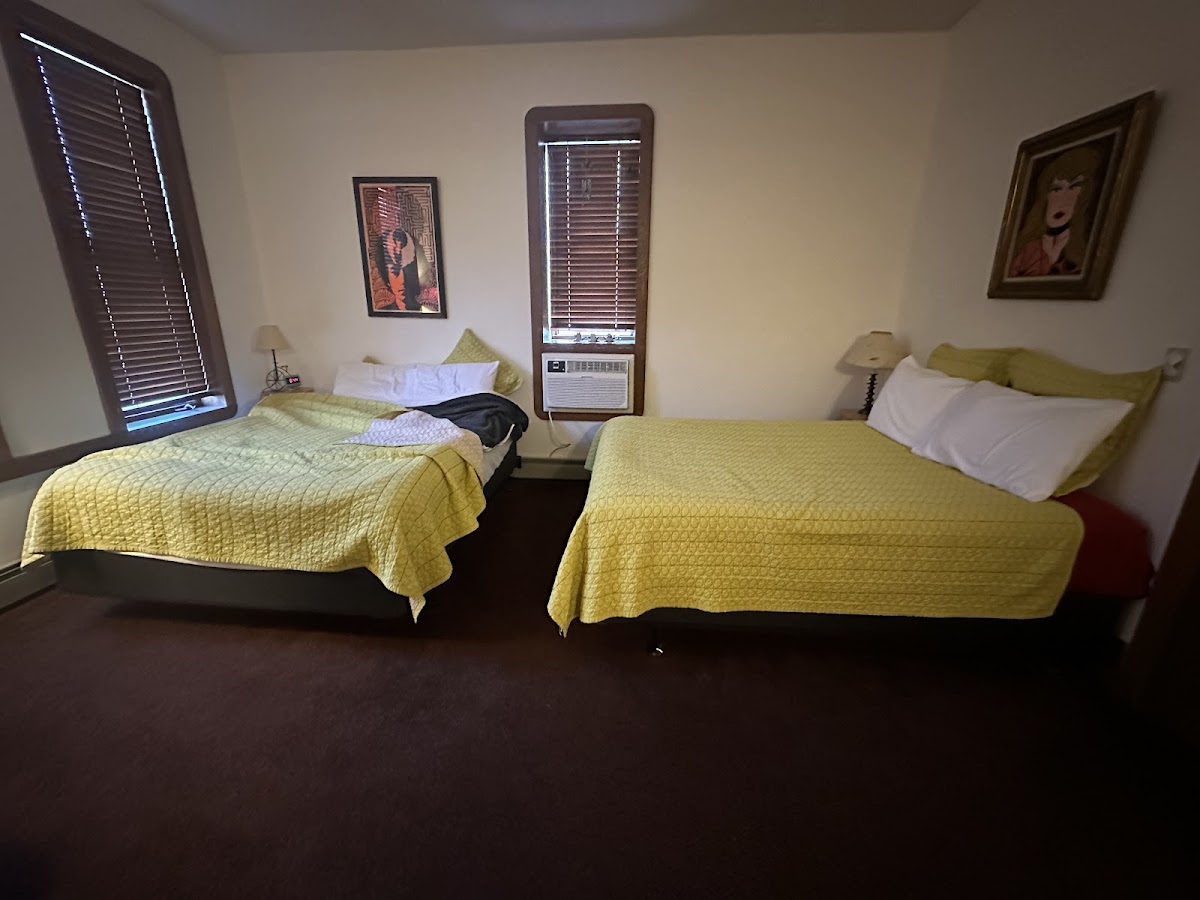 Froggy Bottoms River Suites photo 2