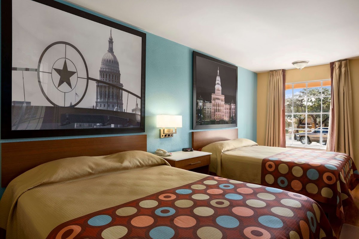 Super 8 by Wyndham Austin Downtown/Capitol Area photo 2