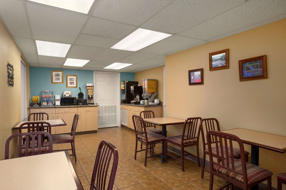Super 8 by Wyndham Austin Downtown/Capitol Area photo 3
